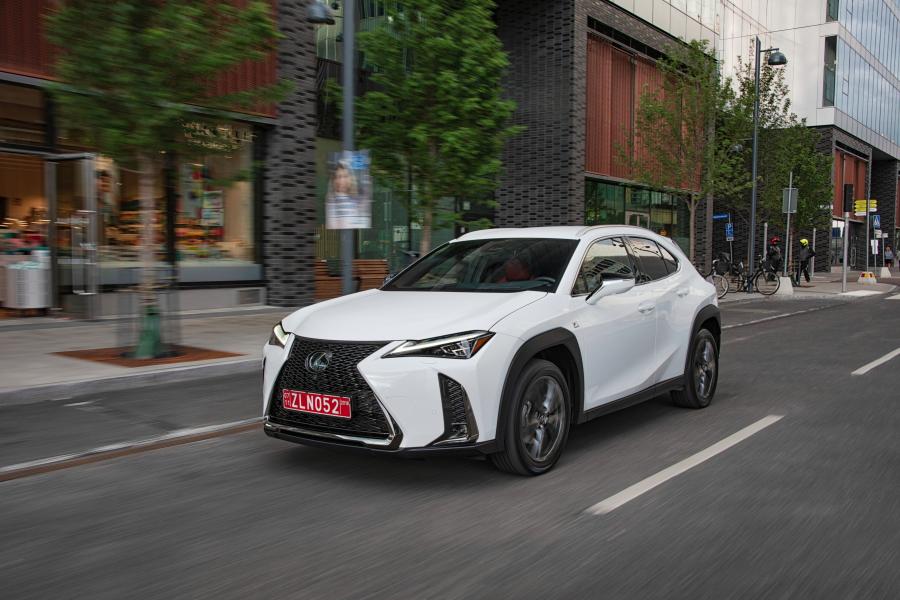  Lexus UX200 F-Sport 2018 года  (WW) (фото 9 из 32)